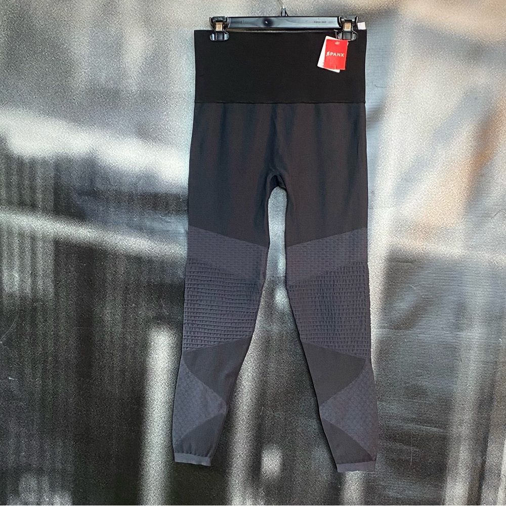 Spanx, seamless moto leggings, size XL. new with tag.